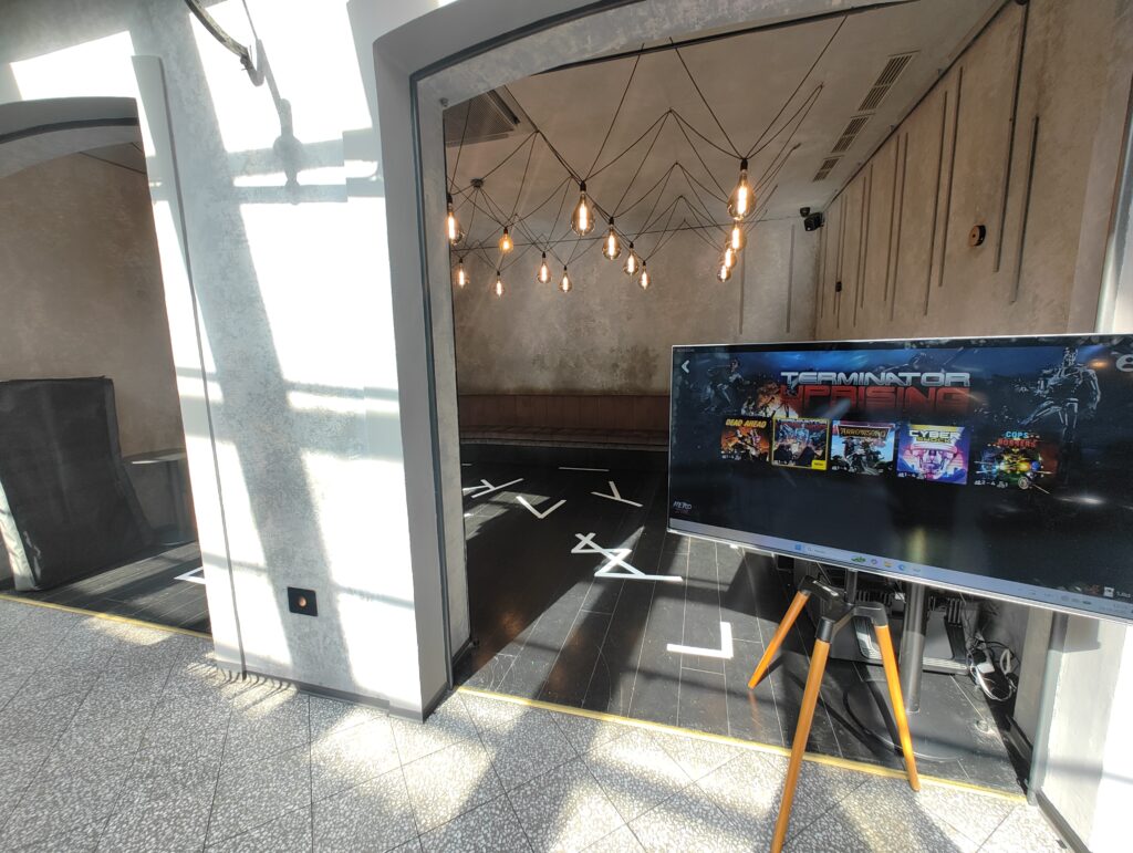 Go-VR in Moon club
